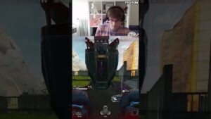 Out Of All The Things Mande Could Fall To.. - Apex Legends